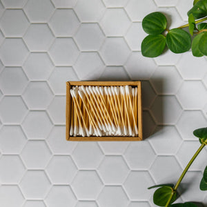 Boxes of 100 or 200 bamboo cotton swab